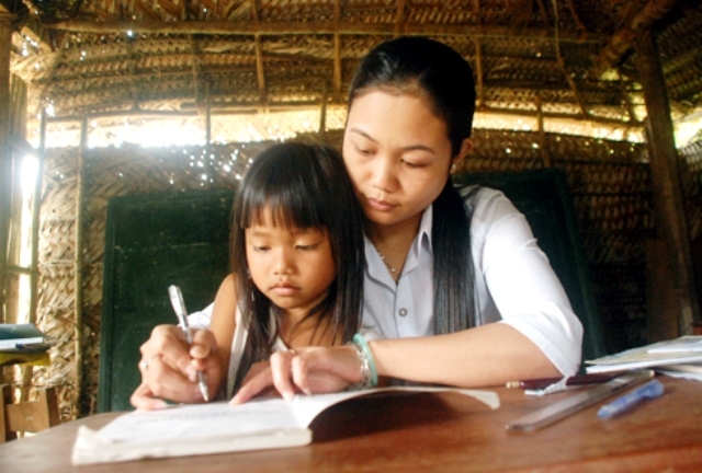 Chính sách đối với nhà giáo, cán bộ quản lý giáo dục công tác ở trường chuyên biệt, ở vùng có điều kiện kinh tế - xã hội đặc biệt khó khăn