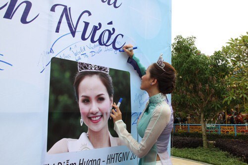 Sao Việt có trình tiếng Anh như “trẻ cấp 2”