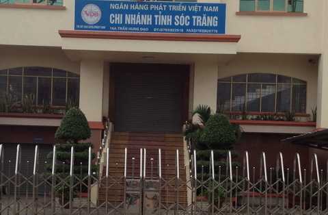 Hàng loạt cán bộ ngân hàng bị bắt giam