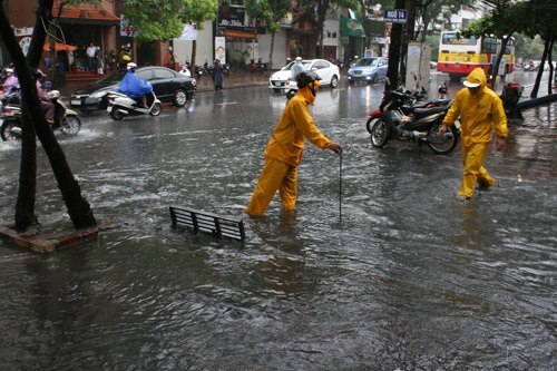 Khai trừ Đảng, cách chức và buộc thôi việc 8 lãnh đạo nhận lương 'khủng'