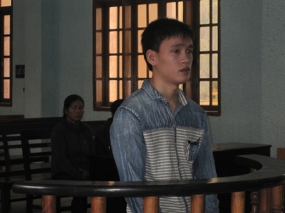 Đâm chết anh trai để cha mẹ bớt khổ