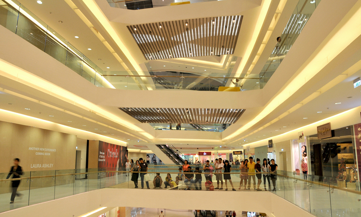 Vui Tết Trung thu nhận quà khuyến mại cùng Crescent Mall