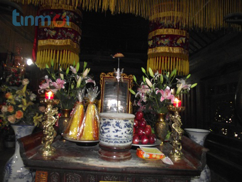 Thực hư pho tượng biết đứng lên ngồi xuống ở Hà Nội