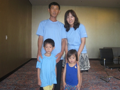 Hàng chục rể Hàn về thăm mẹ vợ Việt Nam