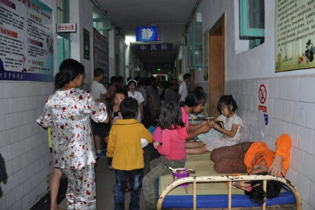 TQ: 180 học sinh ngộ độc sữa, bánh quy