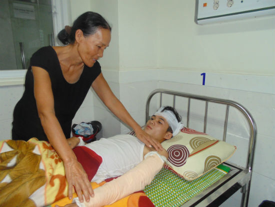 Ký ức kinh hoàng của nạn nhân bị nhóm côn đồ chém trong đêm
