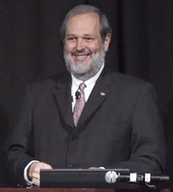 Nghi vấn tỉ phú Forbes đến Việt Nam là “nhái”?