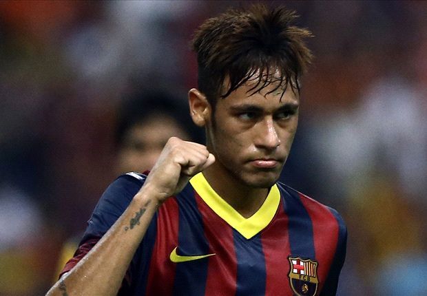 Ronaldo chỉ hơn Neymar về cân nặng