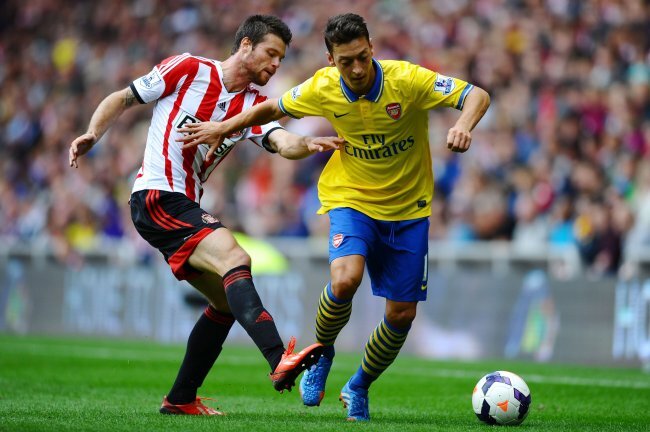 Arsenal đang học theo MU: Lấy công bù thủ