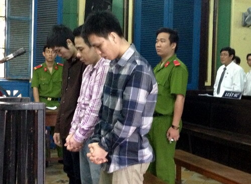 Lãnh án 20 năm tù vì một bao thuốc lá
