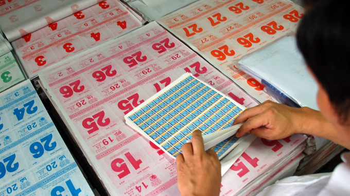 Bắt quả tang cơ sở in lậu hơn 10.000 bloc lịch