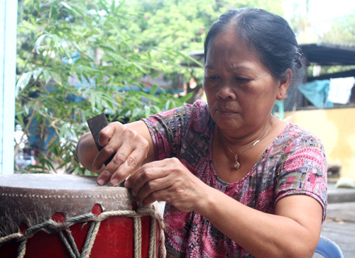 Người phụ nữ làm trống 'Âm Hồn' trên đất Huế