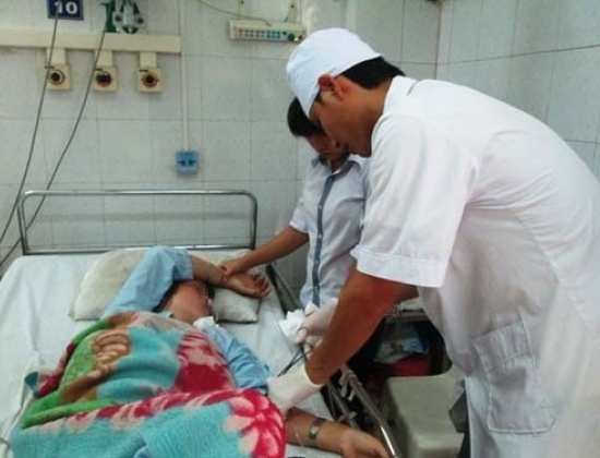 Hai chị em họ uống thuốc độc tự tử trong cùng một ngày