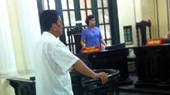 Lĩnh án tù vì cố ý huỷ hoại tài sản