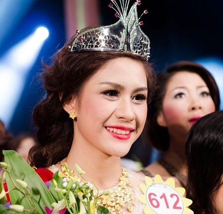 Chết cười với màn ứng xử của Nữ hoàng trang sức