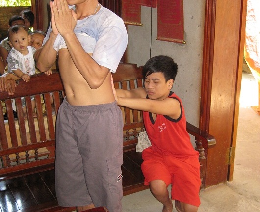 Chàng trai “hai chân bốc hỏa” có khả năng chữa bệnh gây xôn xao xứ Thanh (Kỳ cuối)