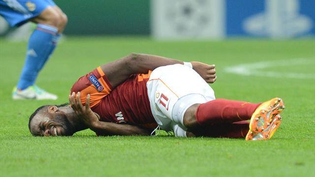 Đụng độ với Pepe, “Voi rừng” Drogba phải đi viện