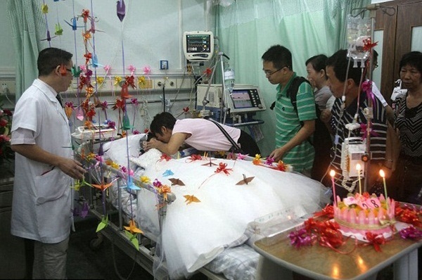 Cô dâu bi thảm nhất thế giới đã kết hôn trước khi qua đời