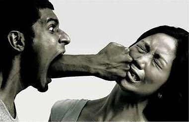 Gã chồng cuồng ghen bắn chết cả nhà vợ rồi tự tử