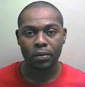 Cướp đột nhập nhập bắt chủ nhà nộp 3 USD