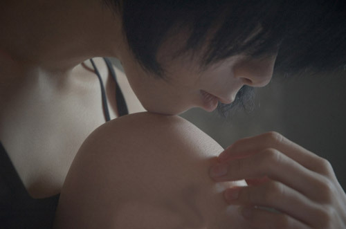 Bị đá, trả thù bằng việc cặp bồ với bố vợ anh.