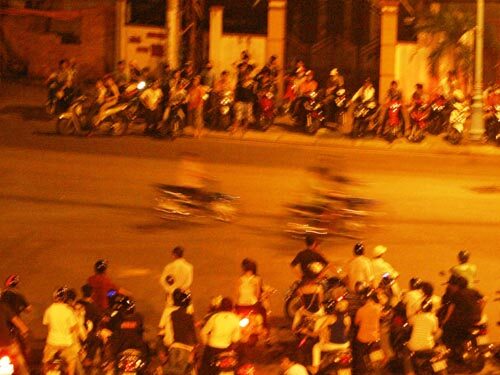 Kêu gọi đua xe trên mạng xã hội