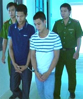 Trộm quân phục của bố để