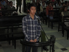 Mới quen 3 ngày, một râu xanh lôi kéo bé gái làm chuyện