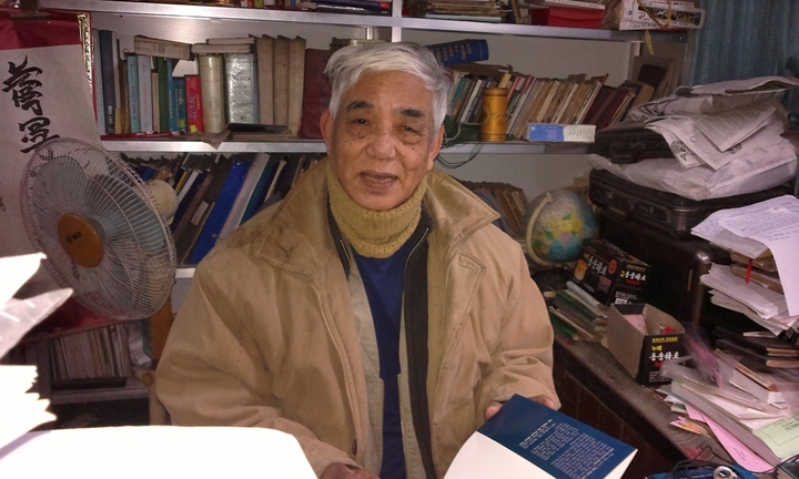 Tự tấn phong “thầy” sau khi đọc vài ba cuốn sách(!)