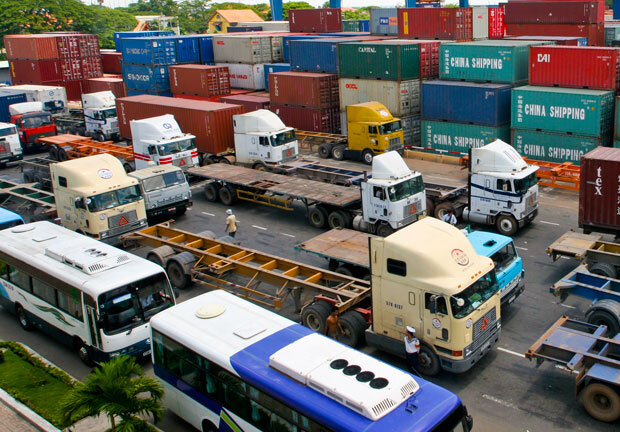 Giật mình cả ngàn xe container không phép vẫn lộng hành