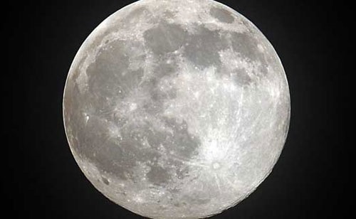 Mặt trăng trẻ hơn 100 triệu năm tuổi như đã biết?