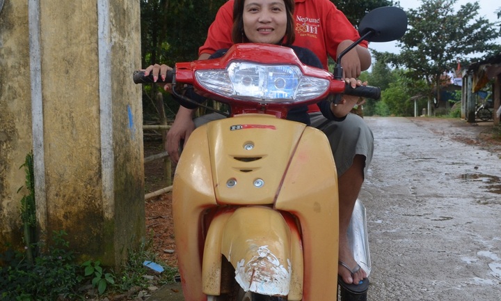 “Đôi đũa lệch” dệt nên tình yêu da cam kì diệu