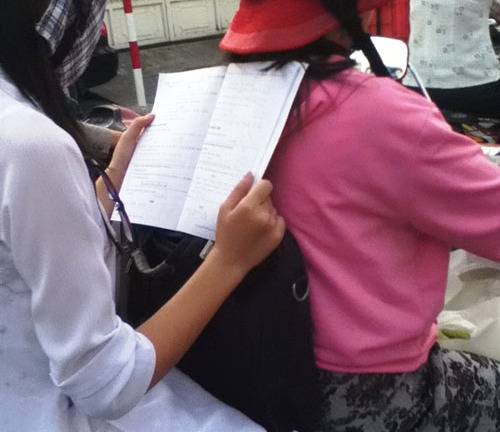 Trẻ ấm ức vì lịch học 18 giờ mỗi ngày