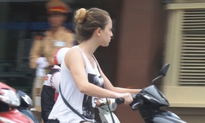 “Tây” được “ưu tiên” không cần đội MBH khi tham gia giao thông?