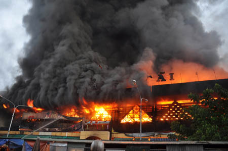 Cháy chợ, lực lượng chữa cháy ở đâu?