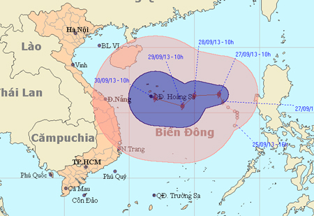 Bão số 10 tăng cấp hướng vào Hà Tĩnh - Thừa Thiên Huế