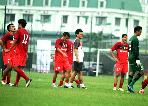 Đội tuyển Việt Nam: Tập nhẹ vì thiếu quân
