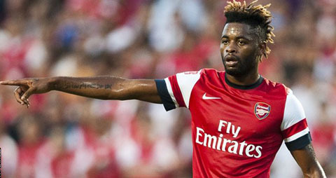 Thành công với Flamini, Arsenal tính tái hợp Alex Song