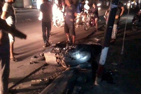 Xế 'điên' đâm nát 5 xe máy, 3 người bị chấn thương sọ não