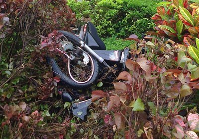 Xe máy nát bét ở bùng binh, chủ nhân biến mất