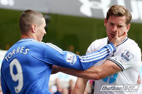 Thoát án treo giò nhưng Torres vẫn phải dự bị 3 tuần