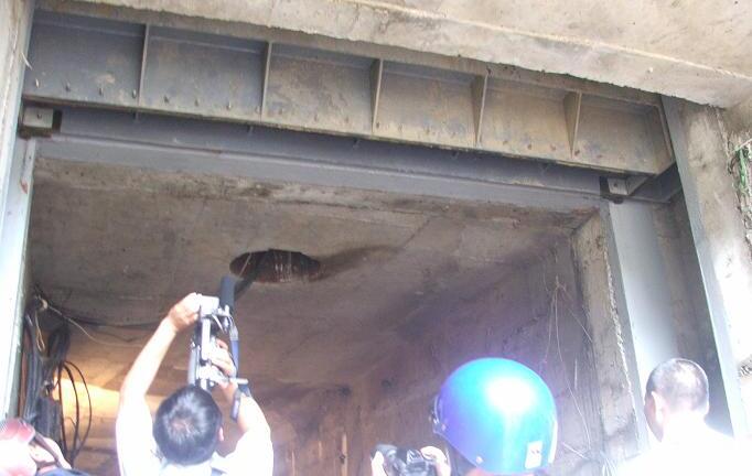 Lũ lớn, tạm ngừng việc tìm thi thể nạn nhân