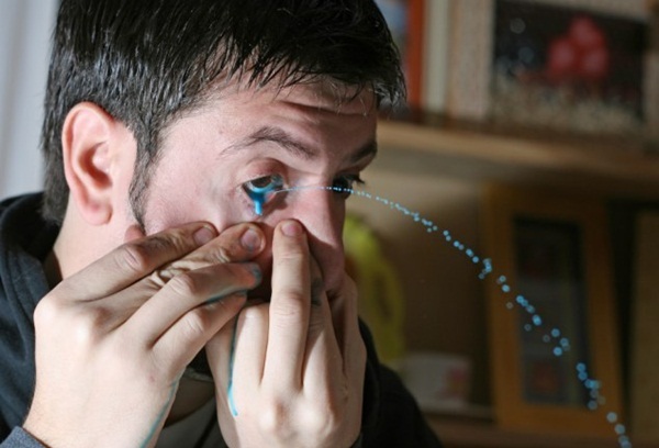 Vẽ tranh... bằng mắt