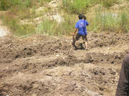 Đổ xô đi 'mót' vàng ở Phước Sơn