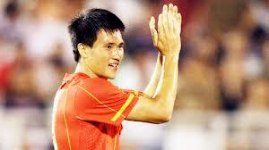 Công Vinh phải ngồi dự bị ở ĐTVN