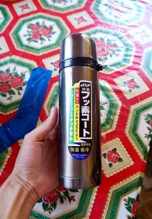 Báo động đỏ: Phích nước Trung Quốc chứa chất cực độc