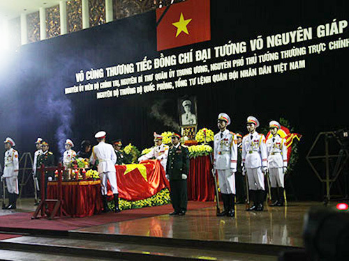 60 tướng lĩnh túc trực bên linh cữu Đại tướng Võ Nguyên Giáp