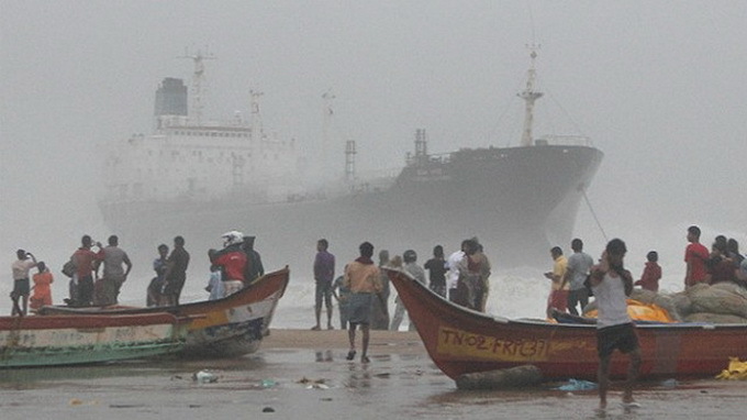 Ấn Độ đối mặt siêu bão Phailin mạnh tới 305 km/g