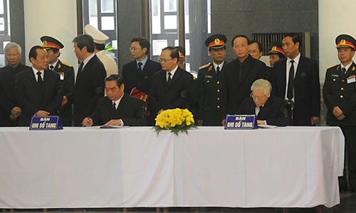 Lãnh đạo Đảng, Nhà nước ghi sổ tang viếng Đại tướng