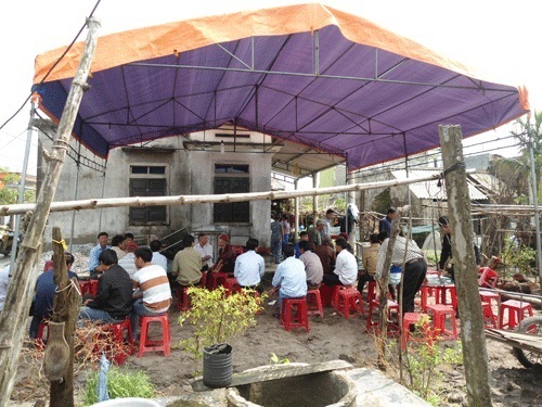 Bắn chết người yêu vì bị ngăn cấm